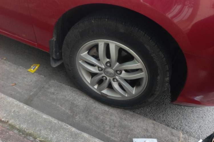 Used Hyundai Celesta 2011 1.6L Manual Comfort Edition Right Front Wheel Hub