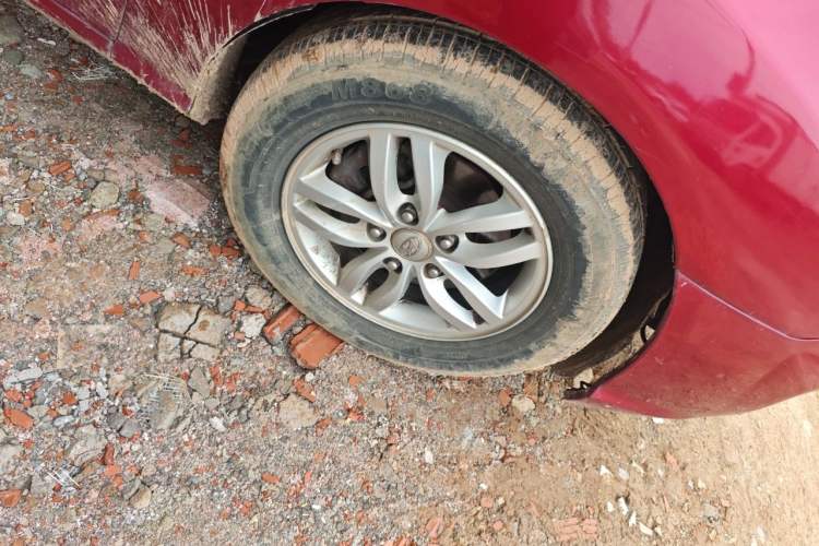 Used Hyundai Celesta 2011 1.6L Automatic Luxury Version Right Front Wheel Hub