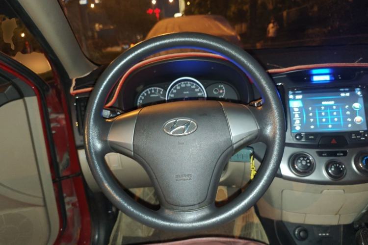 Used Hyundai Celesta 2011 1.6L Manual Luxury Model Steering Wheel
