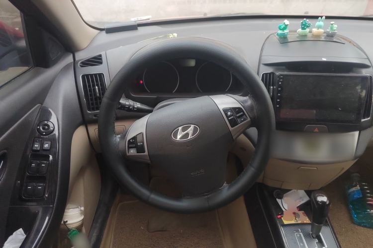 Used Hyundai Celesta 2011 1.6L Automatic Top-Tier Version Steering Wheel