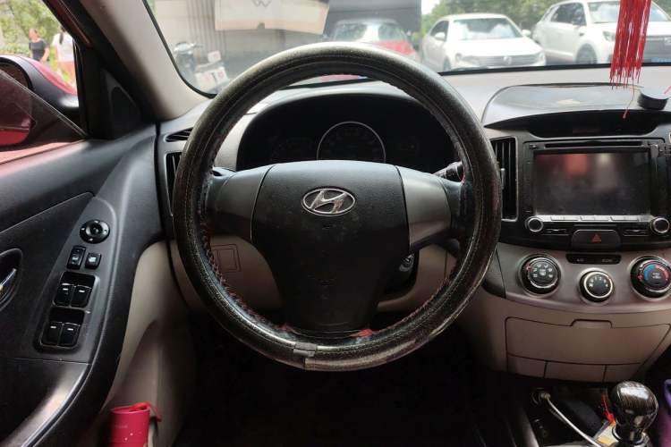 Used Hyundai Celesta 2011 1.6L Manual Luxury Model Steering Wheel