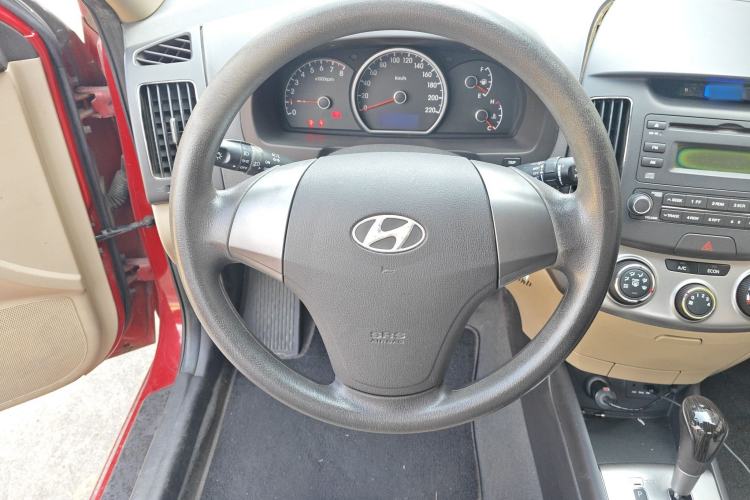 Used Hyundai Celesta 2011 1.6L Automatic Comfort Edition Steering Wheel