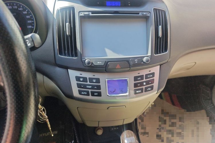 Used Hyundai Celesta 2011 1.6L Automatic Luxury Version Audio And AC Panel