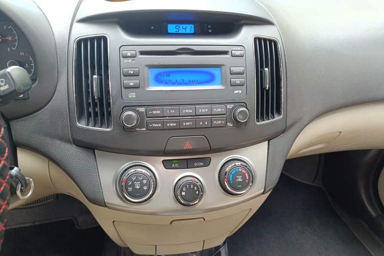 Used Hyundai Celesta 2011 1.6L Automatic Comfort Edition Audio And AC Panel
