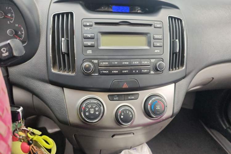 Used Hyundai Celesta 2011 1.6L Automatic Comfort Edition Audio And AC Panel