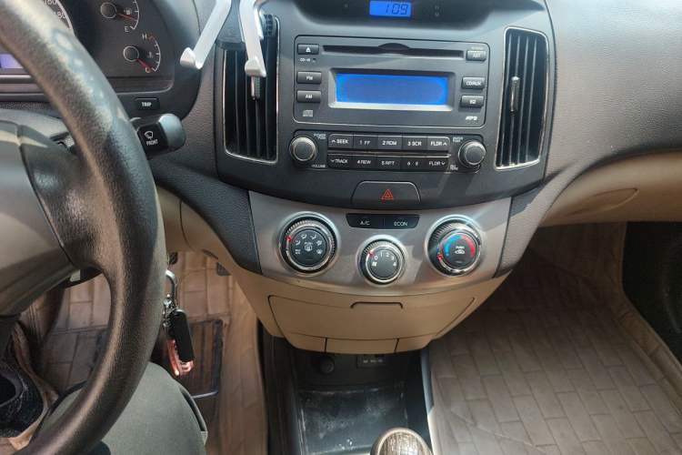 Used Hyundai Celesta 2011 1.6L Manual Comfort Edition Audio And AC Panel