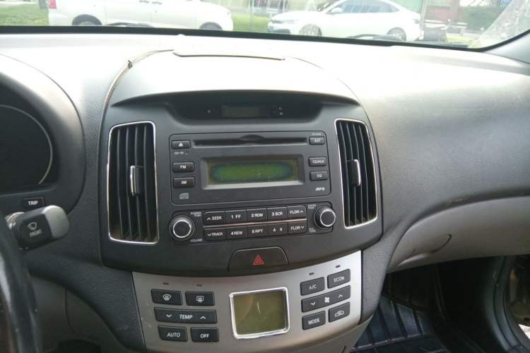 Used Hyundai Celesta 2011 1.6L Automatic Luxury Version Audio And AC Panel