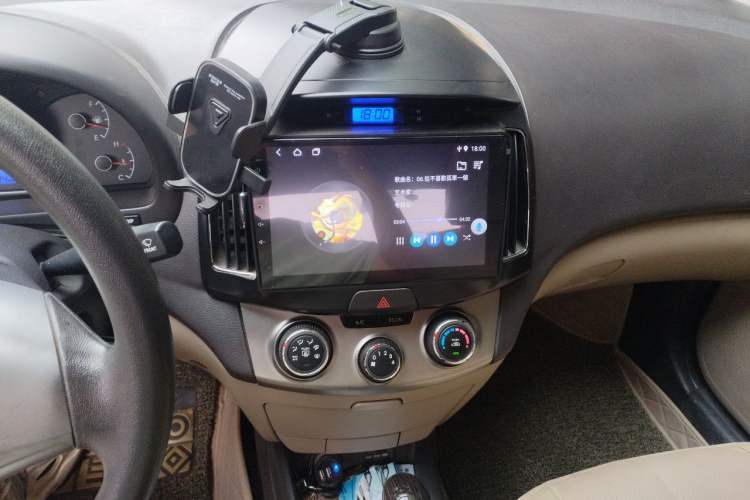 Used Hyundai Celesta 2011 1.6L Automatic Comfort Edition Audio And AC Panel