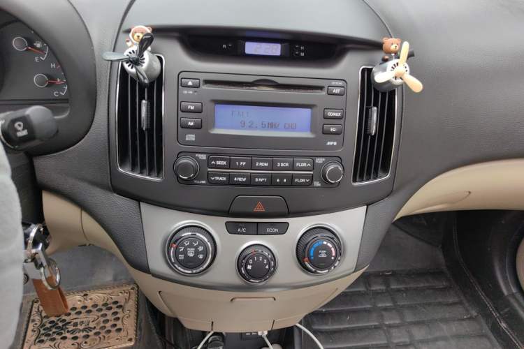 Used Hyundai Celesta 2011 1.6L Manual Luxury Model Audio And AC Panel