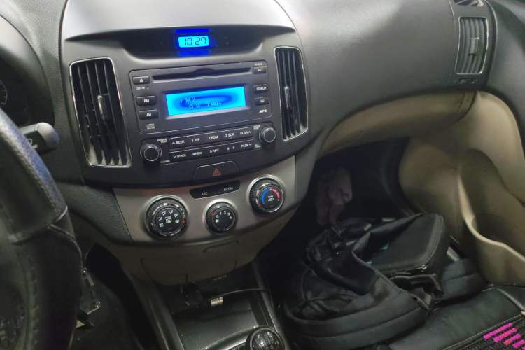 Used Hyundai Celesta 2011 1.6L Manual Luxury Model Audio And AC Panel