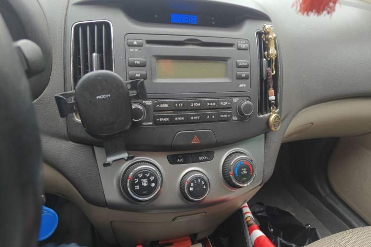 Used Hyundai Celesta 2011 1.6L Manual Comfort Edition Audio And AC Panel