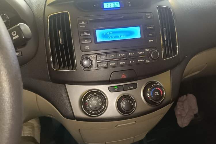 Used Hyundai Celesta 2011 1.6L Manual Luxury Model Audio And AC Panel