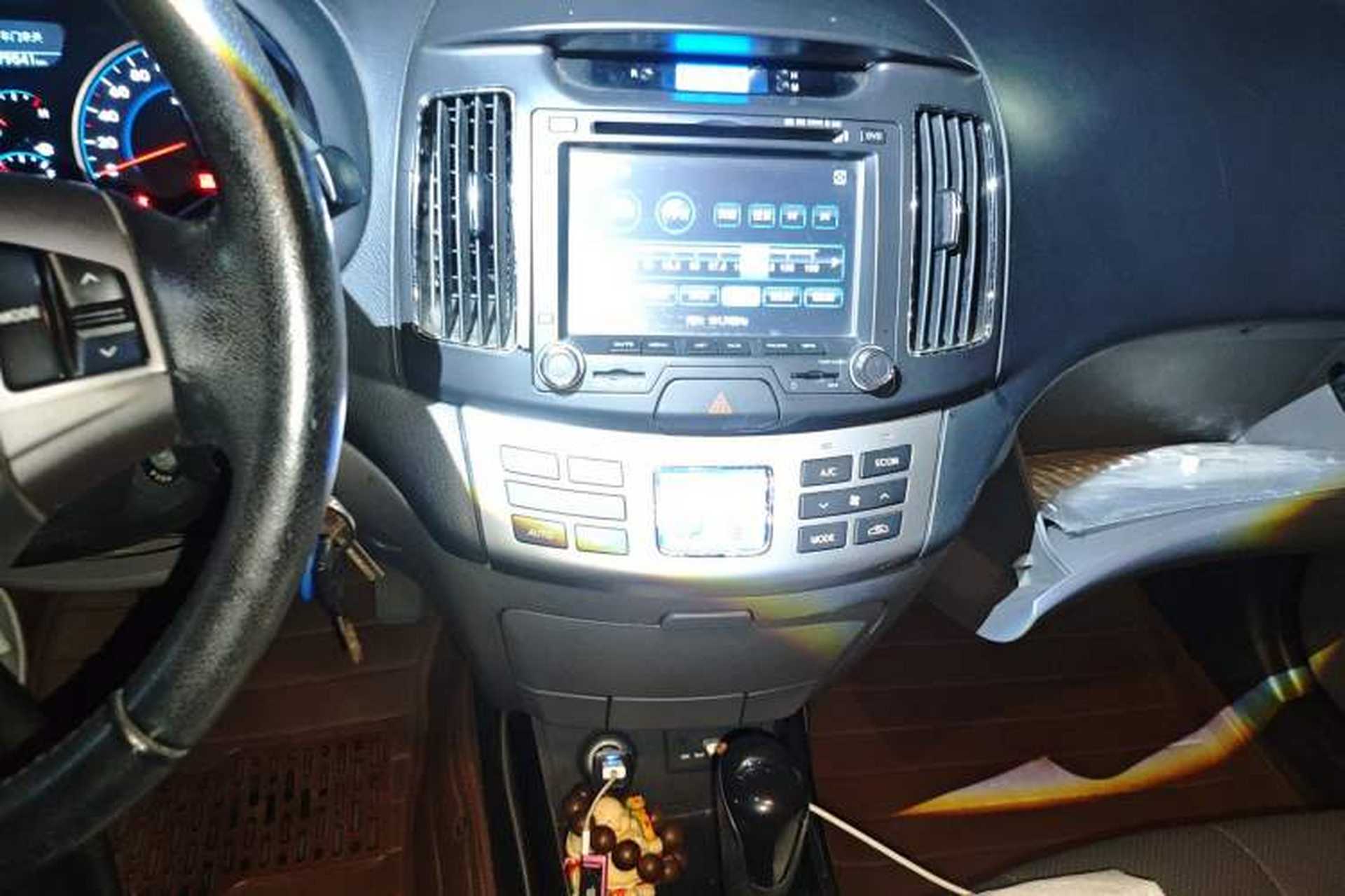 Used Hyundai Celesta 2011 1.6L Automatic Luxury Version Audio And AC Panel