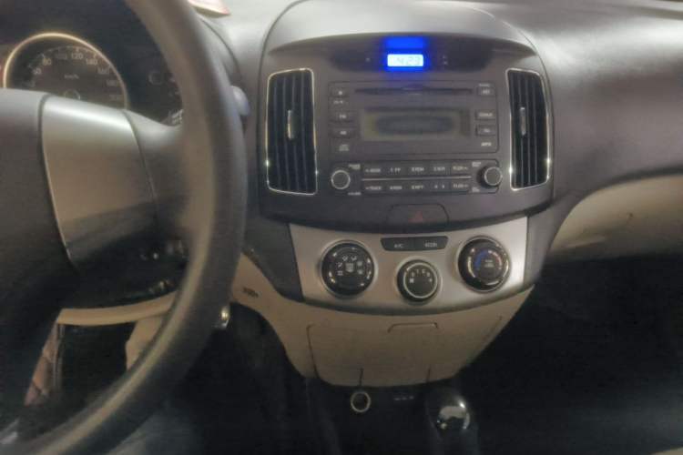 Used Hyundai Celesta 2011 1.6L Automatic Comfort Edition Audio And AC Panel