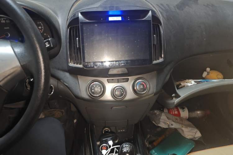 Used Hyundai Celesta 2011 1.6L Manual Comfort Edition Audio And AC Panel