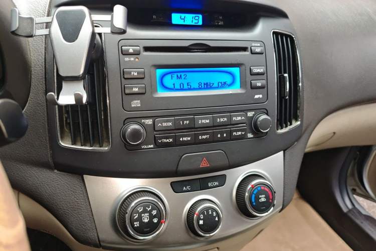 Used Hyundai Celesta 2011 1.6L Automatic Comfort Edition Audio And AC Panel