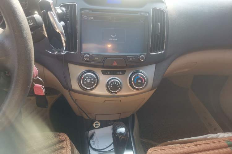 Used Hyundai Celesta 2011 1.6L Automatic Comfort Edition Audio And AC Panel