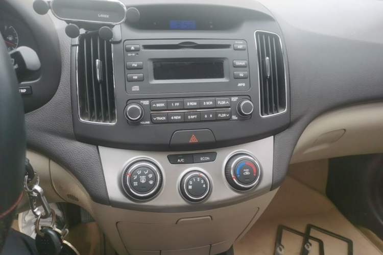 Used Hyundai Celesta 2011 1.6L Automatic Comfort Edition Audio And AC Panel