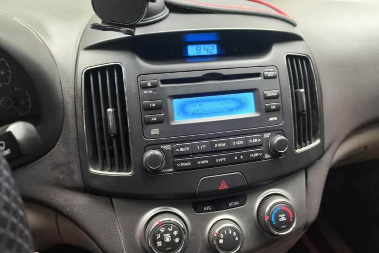 Used Hyundai Celesta 2011 1.6L Manual Luxury Model Audio And AC Panel