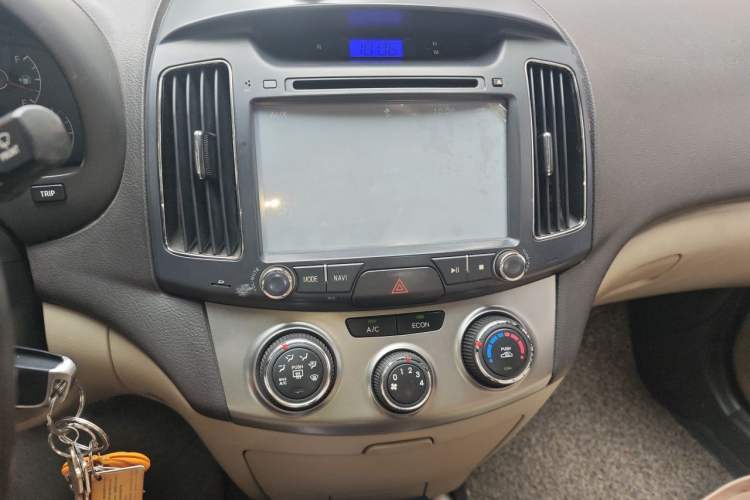 Used Hyundai Celesta 2011 1.6L Manual Comfort Edition Audio And AC Panel