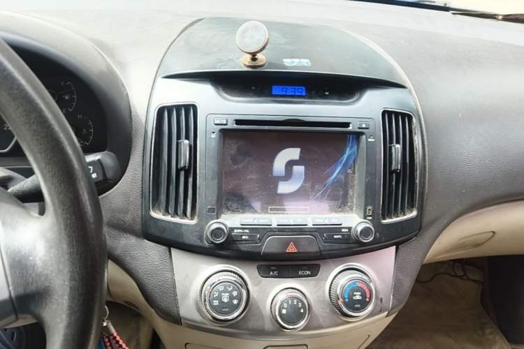 Used Hyundai Celesta 2011 1.6L Manual Luxury Model Audio And AC Panel