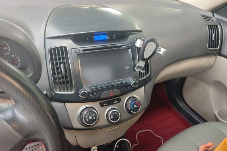 Used Hyundai Celesta 2011 1.6L Automatic Comfort Edition Audio And AC Panel