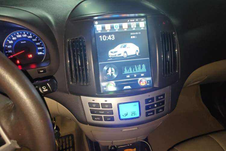 Used Hyundai Celesta 2011 1.6L Automatic Luxury Version Audio And AC Panel