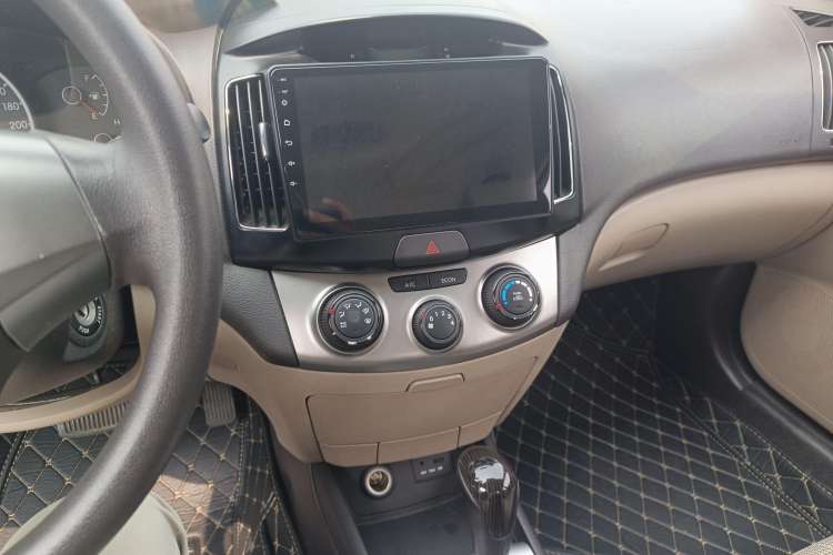 Used Hyundai Celesta 2011 1.6L Automatic Comfort Edition Audio And AC Panel