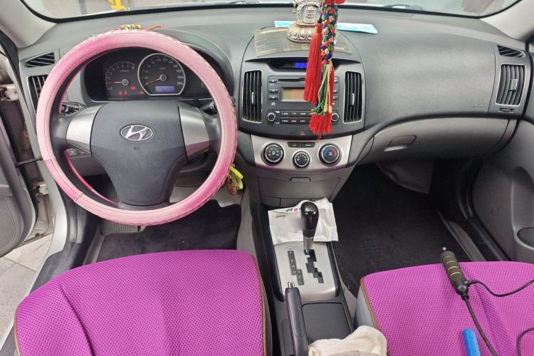 Used Hyundai Celesta 2011 1.6L Automatic Comfort Edition Center Console