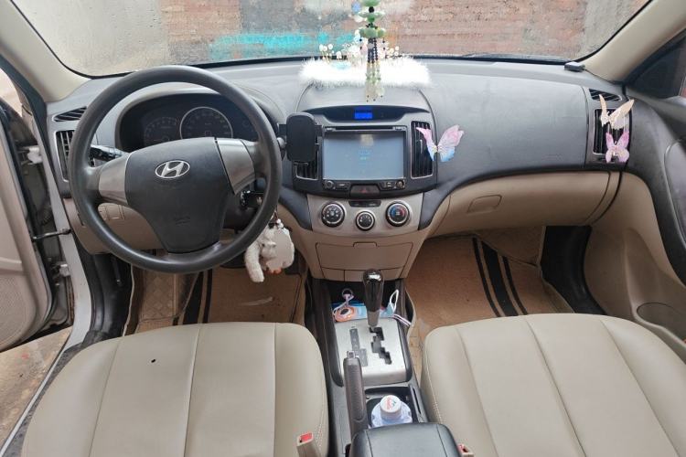 Used Hyundai Celesta 2011 1.6L Automatic Comfort Edition Center Console