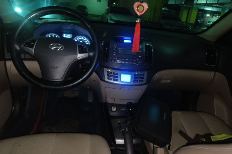 Used Hyundai Celesta 2011 1.6L Automatic Luxury Version Center Console