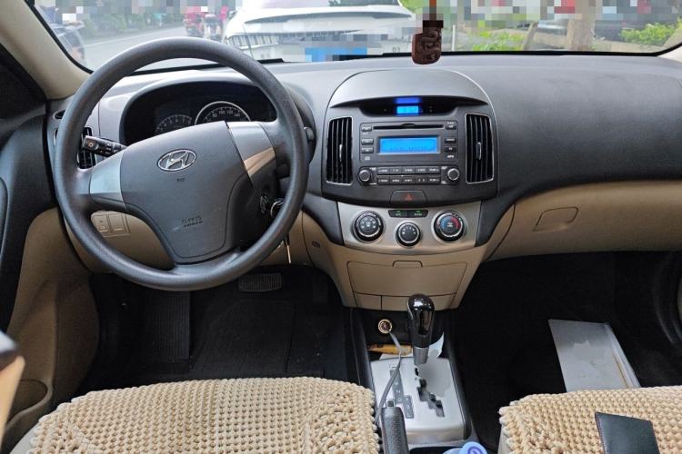 Used Hyundai Celesta 2011 1.6L Automatic Comfort Edition Center Console