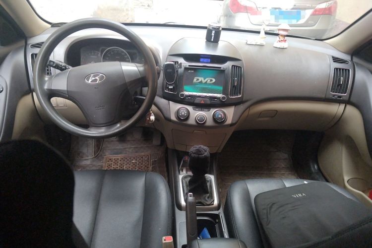 Used Hyundai Celesta 2011 1.6L Manual Comfort Edition Center Console