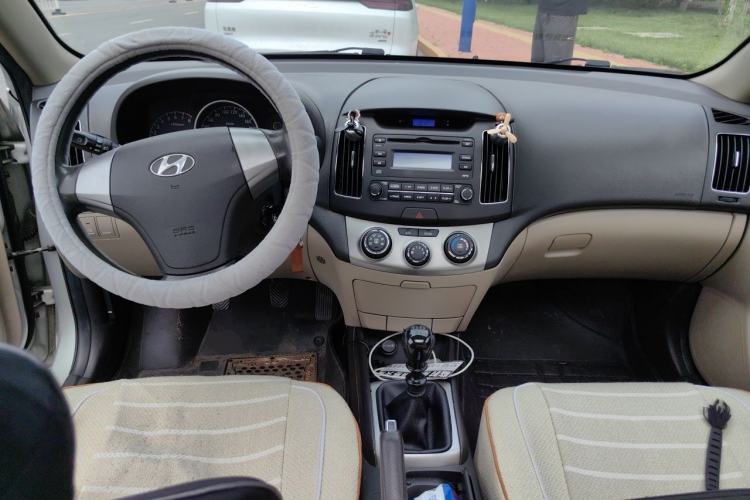 Used Hyundai Celesta 2011 1.6L Manual Luxury Model Center Console