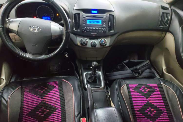 Used Hyundai Celesta 2011 1.6L Manual Luxury Model Center Console