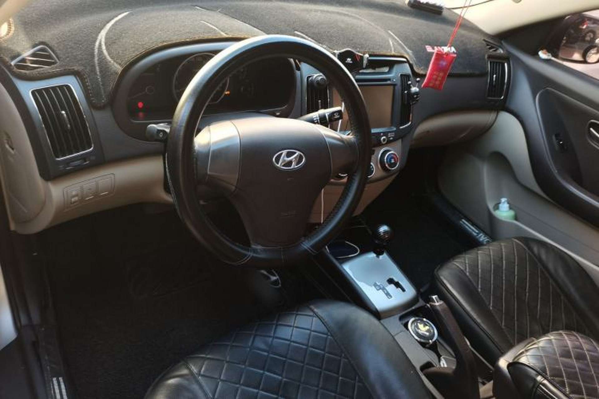 Used Hyundai Celesta 2011 1.6L Automatic Comfort Edition Center Console