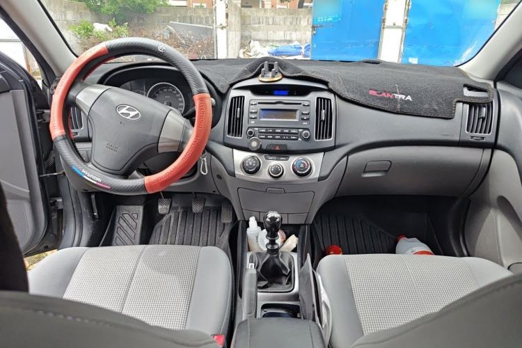Used Hyundai Celesta 2011 1.6L Manual Comfort Edition Center Console