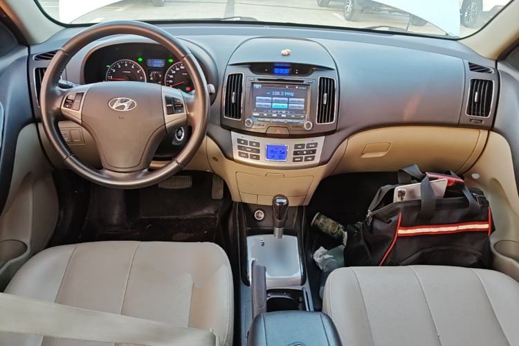 Used Hyundai Celesta 2011 1.6L Automatic Luxury Version Center Console