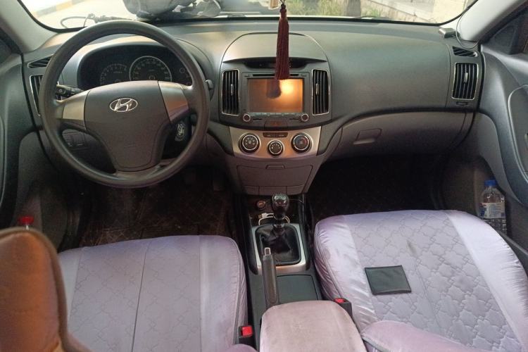Used Hyundai Celesta 2011 1.6L Manual Comfort Edition Center Console
