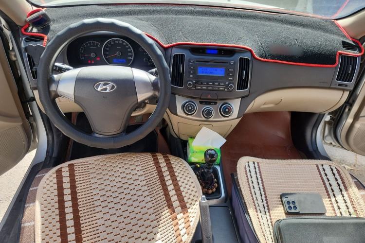 Used Hyundai Celesta 2011 1.6L Manual Comfort Edition Center Console