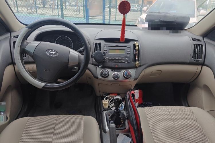Used Hyundai Celesta 2011 1.6L Manual Comfort Edition Center Console