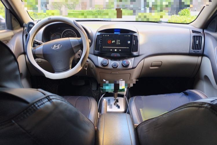 Used Hyundai Celesta 2011 1.6L Automatic Comfort Edition Center Console
