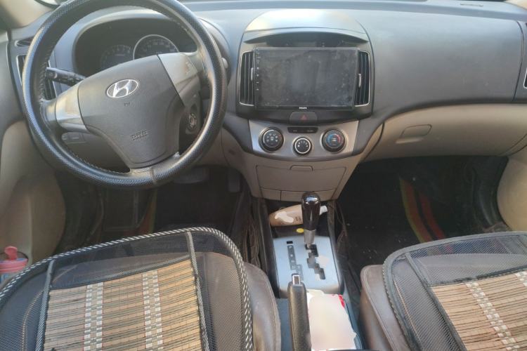 Used Hyundai Celesta 2011 1.6L Automatic Comfort Edition Center Console