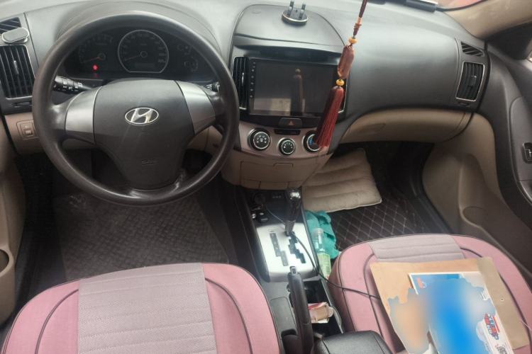 Used Hyundai Celesta 2011 1.6L Automatic Comfort Edition Center Console