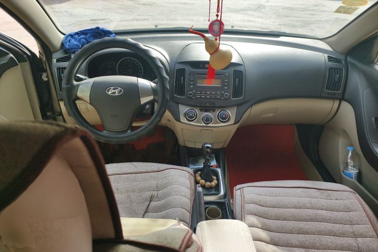 Used Hyundai Celesta 2011 1.6L Manual Comfort Edition Center Console