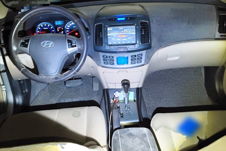 Used Hyundai Celesta 2011 1.6L Automatic Luxury Version Center Console