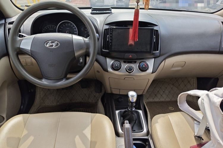 Used Hyundai Celesta 2011 1.6L Manual Comfort Edition Center Console