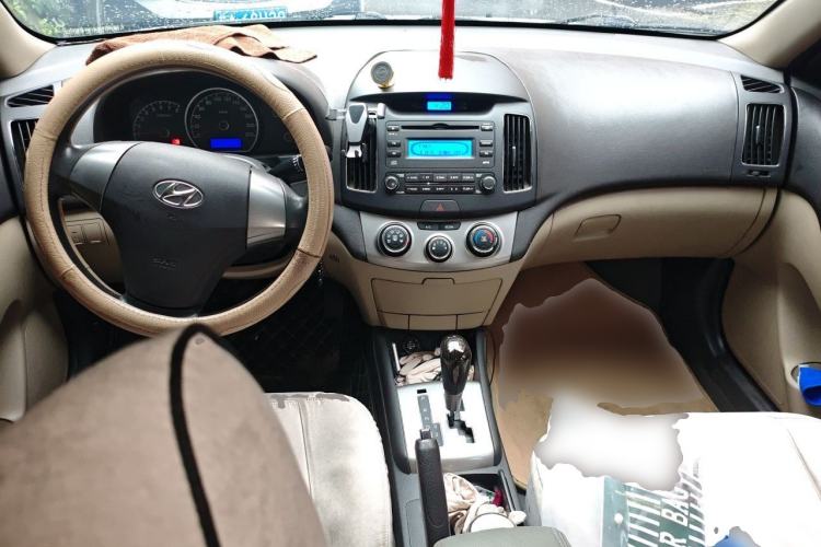 Used Hyundai Celesta 2011 1.6L Automatic Comfort Edition Center Console
