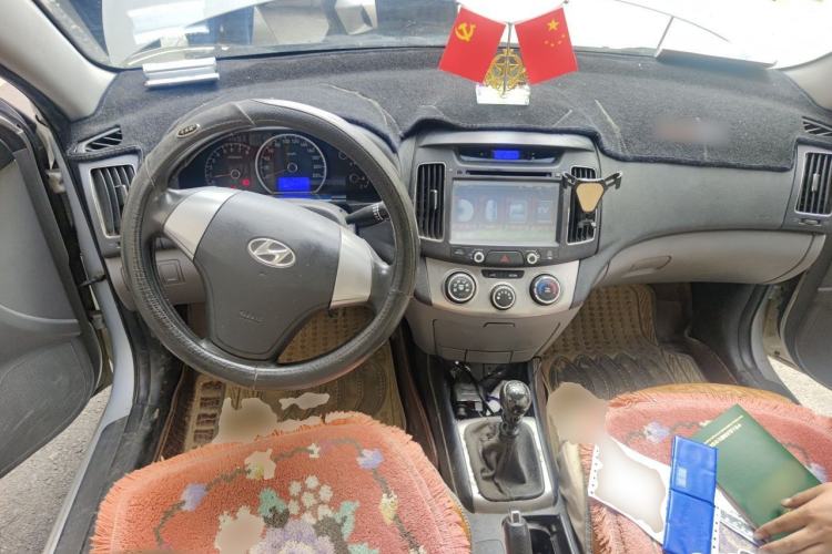 Used Hyundai Celesta 2011 1.6L Manual Luxury Model Center Console