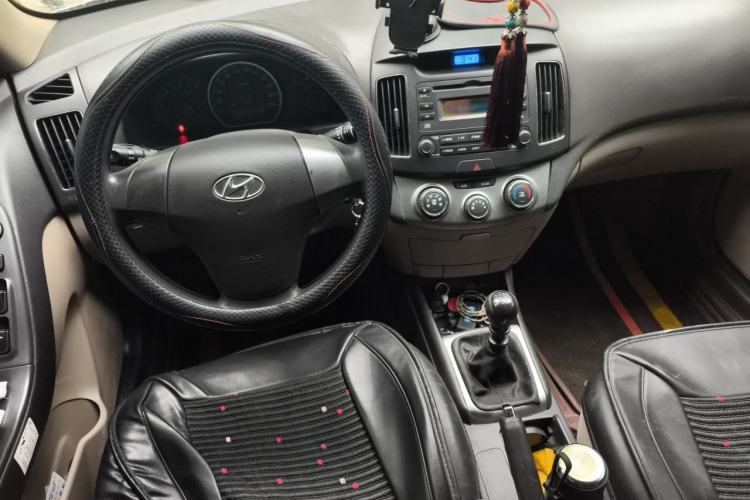 Used Hyundai Celesta 2011 1.6L Manual Luxury Model Center Console